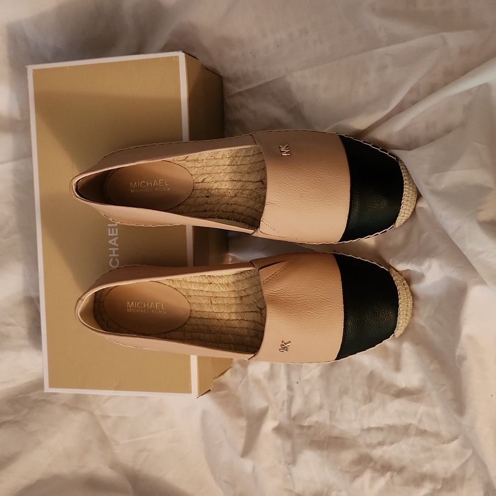 NIB Michael Kors espadrille oyster/black leather sz 9